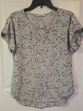 Calvin Klein Light Gray Floral Short Sleeve Blouse
